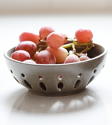 Stoneware Berry Bowl -Round